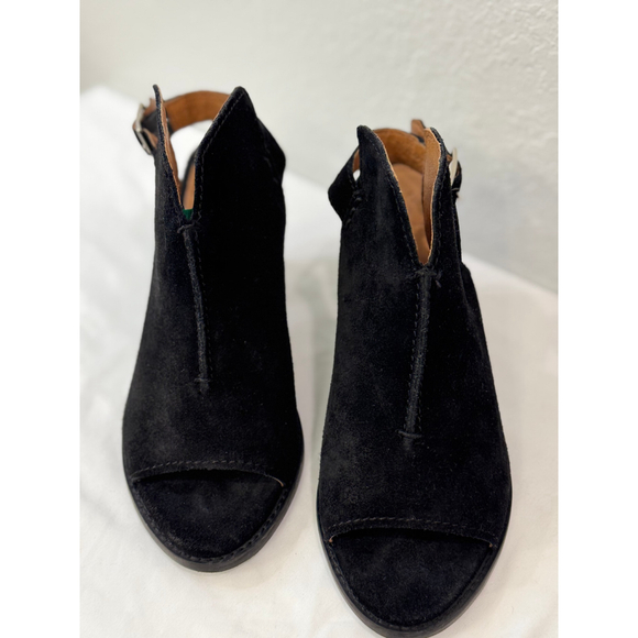 Frye‎ Black Suede Peep Toe Heels 8.5B - Picture 1 of 9